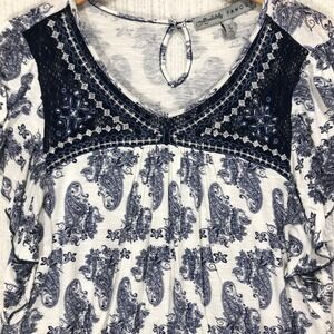 Absolutely Famous Women's Blue‎ Paisley Print Lace Trim V Neck Tunic Top Size L